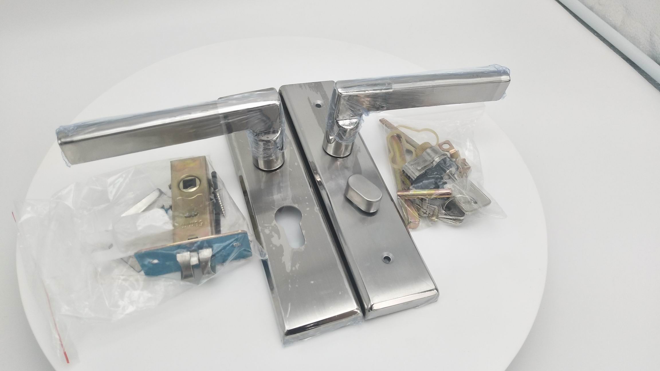 High quality of luxury solid stainless steel door lock with plate